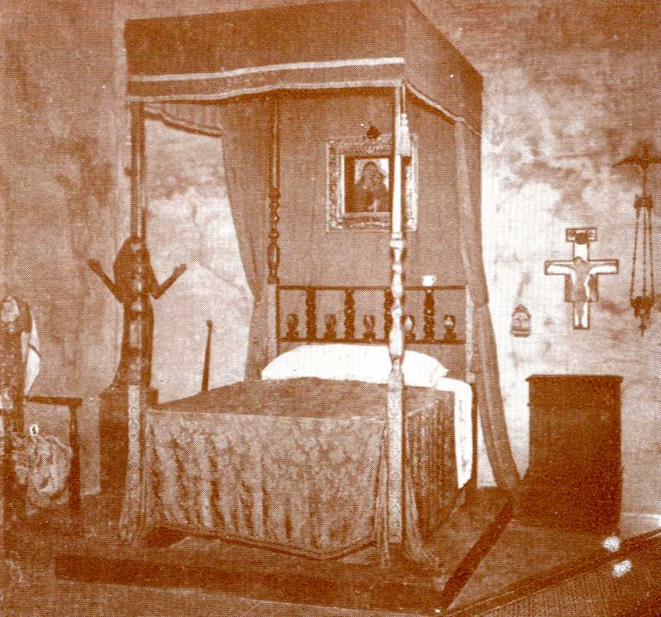 Adalberto Pazzini, ricostruzione della stanza da letto della contessa Ippolita Comnena in una fotografia del 1962